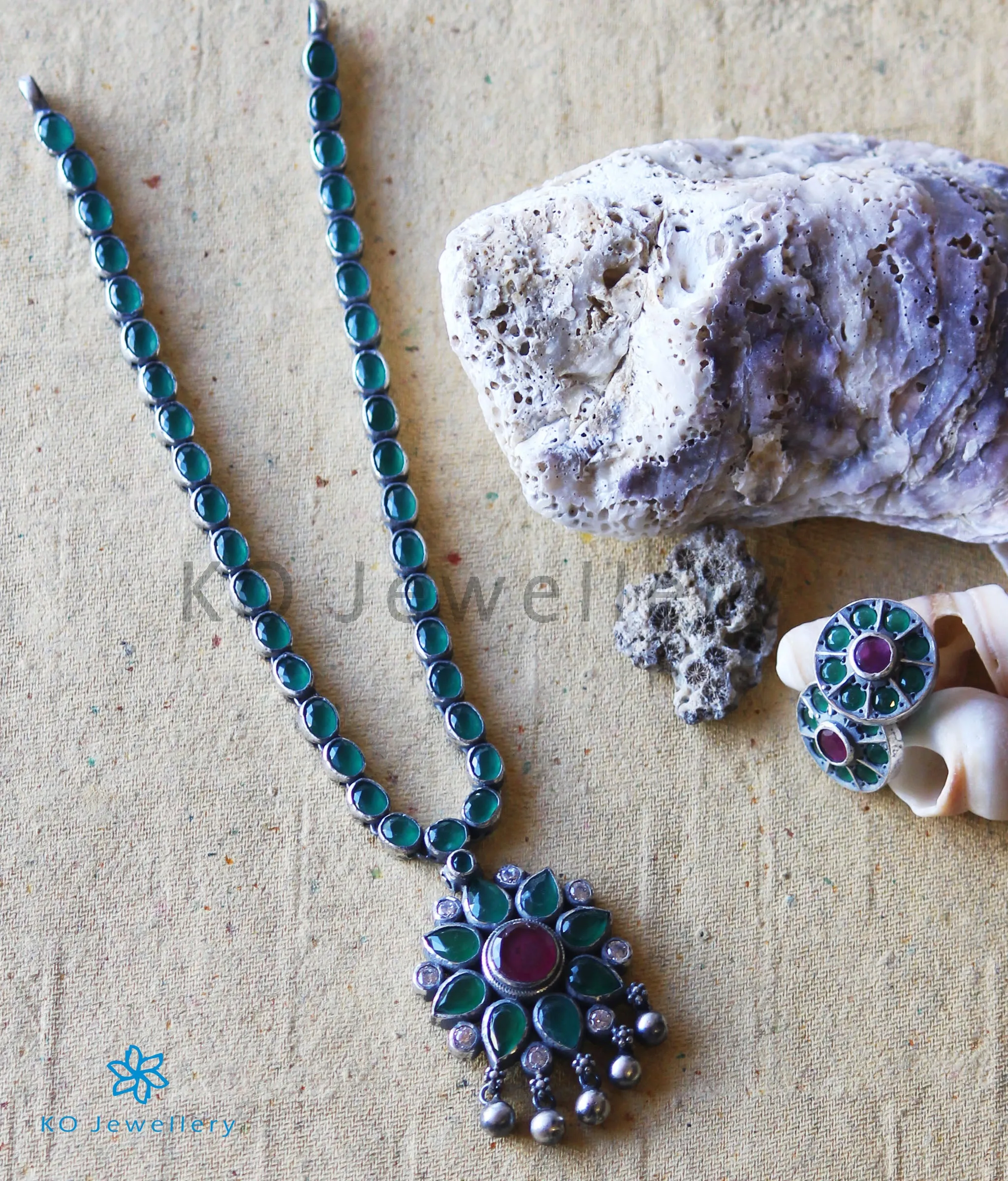 The Abhijita Silver green Necklace (Oxidised)